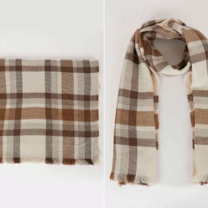 Plaid Scarf: Warmth and Style with a Checkered Design