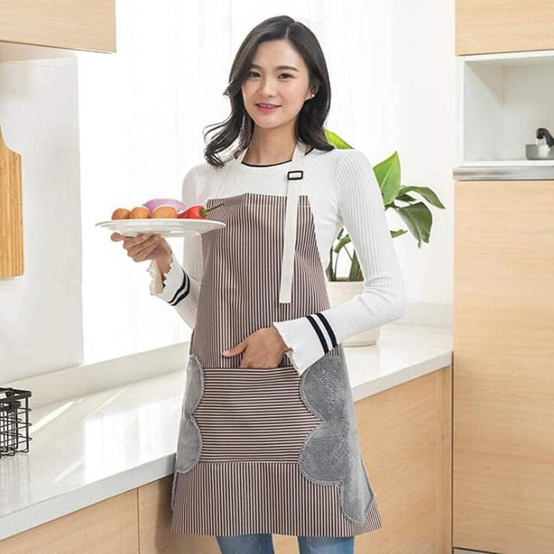 Kitchen Apron: Stylish and Practical Protection While Cooking