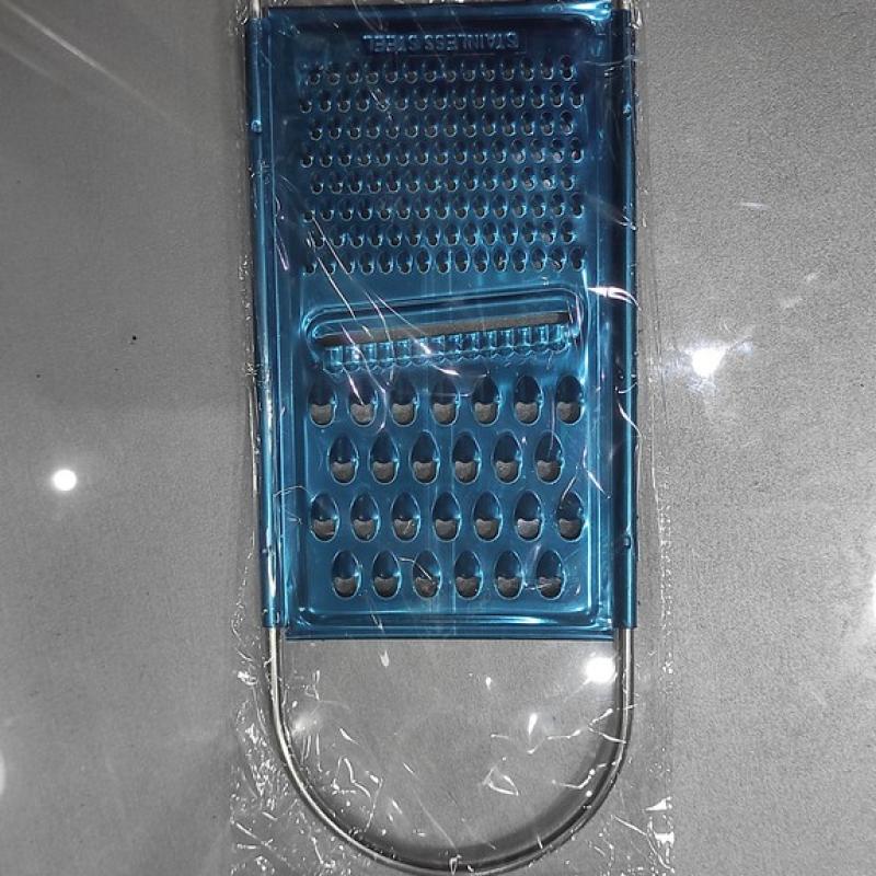 Versatile Vegetable Grater: Modern Design for Efficient Performance